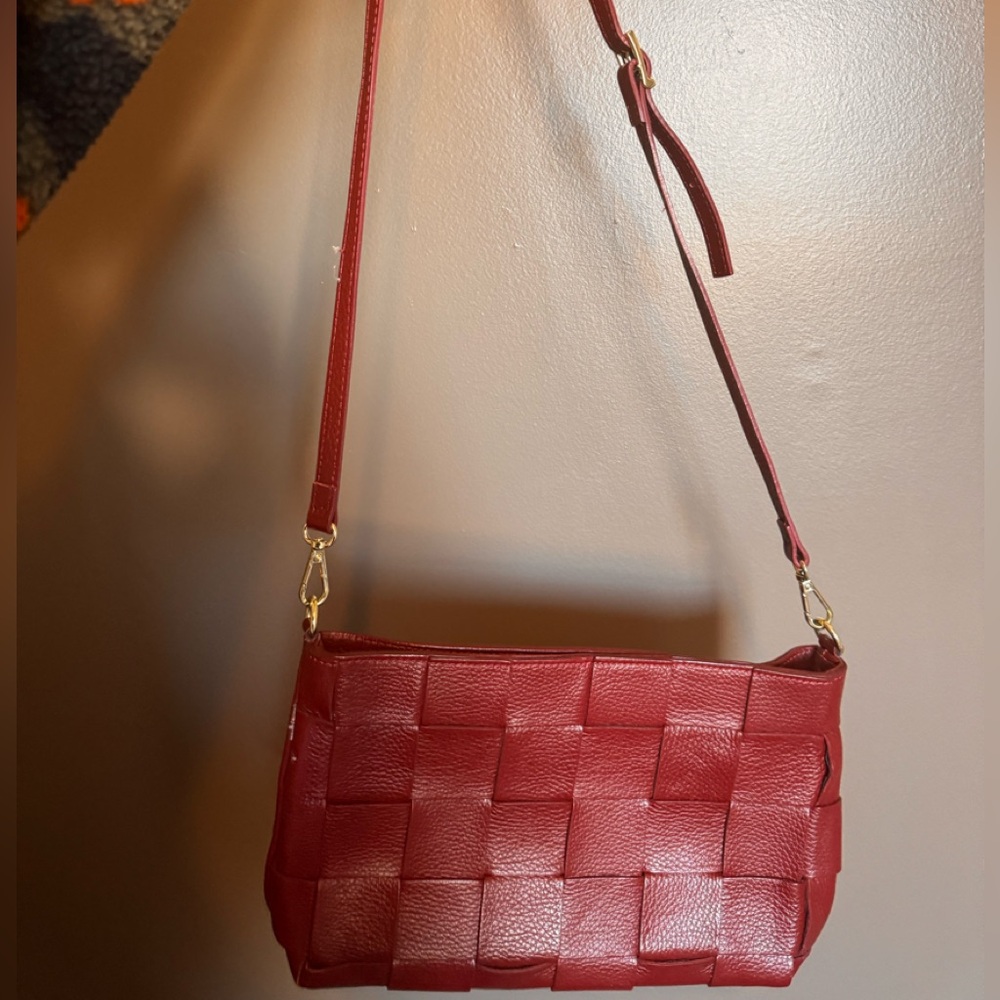 Elegant Red Woven Shoulder Bag